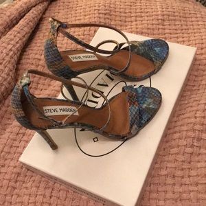 Steve Madden Feliz blue strapless heels